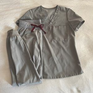 Figs scrub set in Cement - Catarina top, Zamora joggers